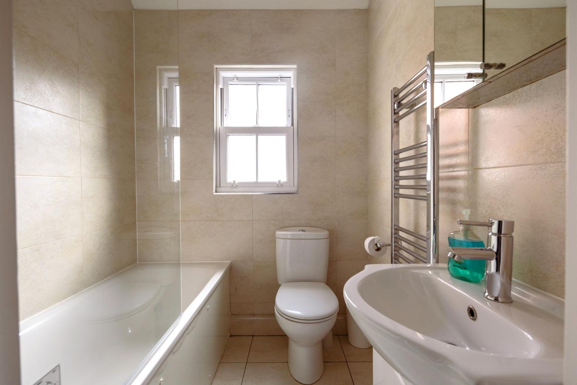 Family Home In Central Guildford With Parking Екстериор снимка